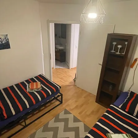 公寓 Live Easy With Balcony,netflix, Quiet, Close To Football Stadium, Direct Train Connection, Espresso Maker